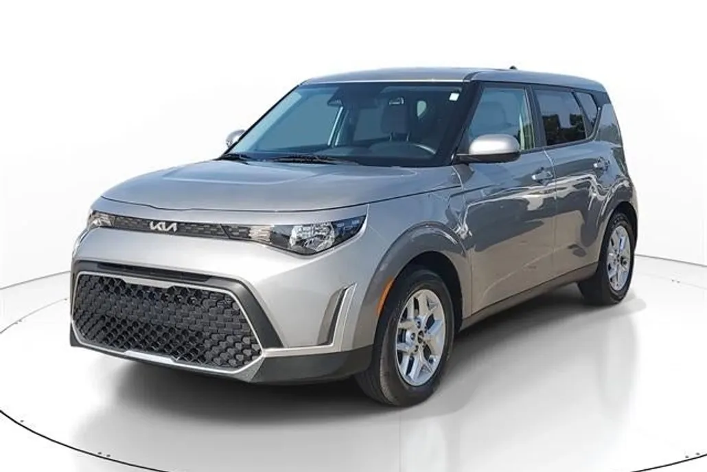 2023 Kia Soul LX photo 1