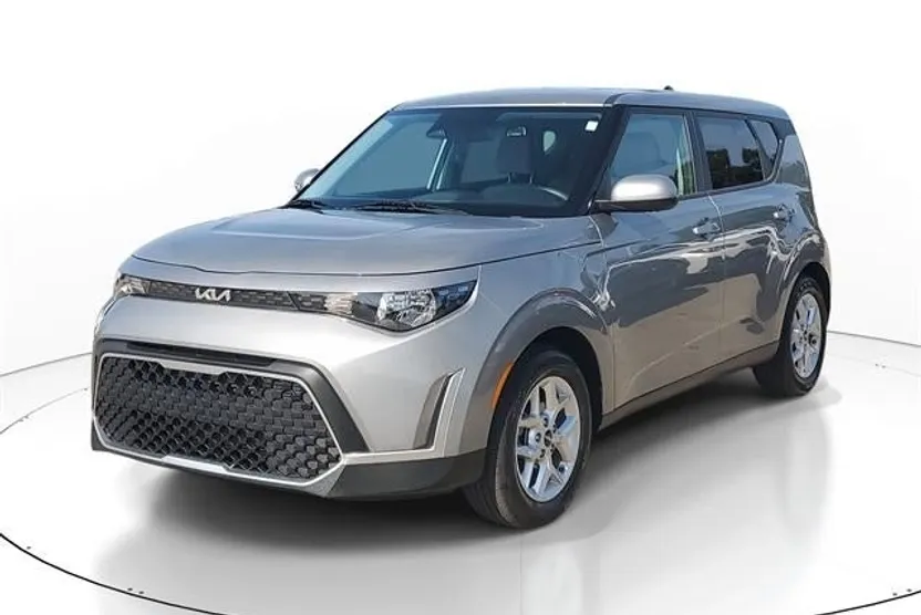 2023 Kia Soul LX photo 1