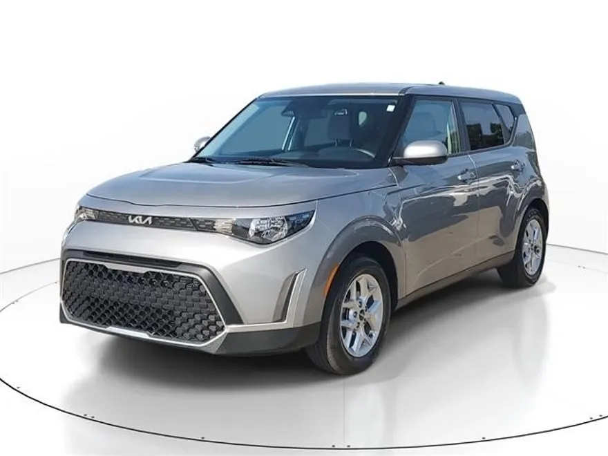 2023 Kia Soul LX photo 1