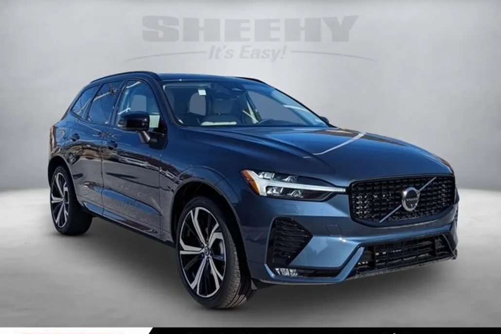 2025 Volvo XC60 B5 photo 1