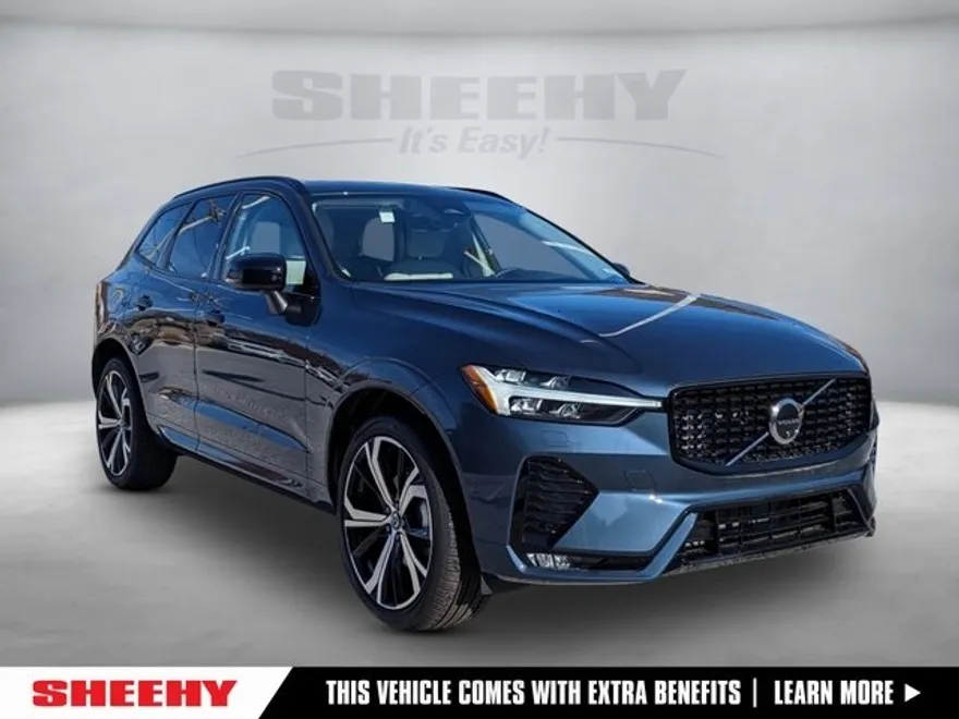 2025 Volvo XC60 B5 photo 1