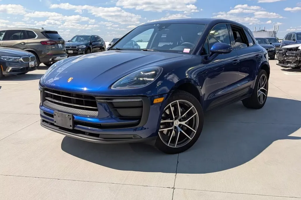 2022 Porsche Macan photo 1