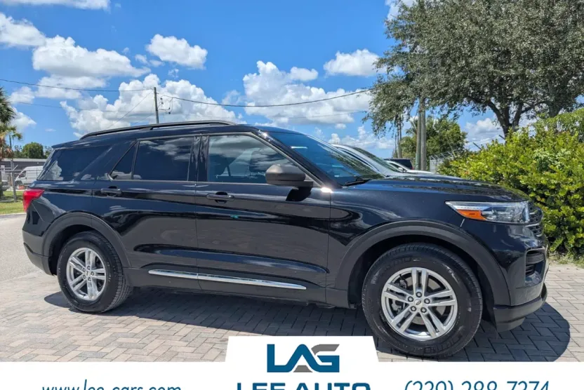 2020 Ford Explorer XLT photo 1