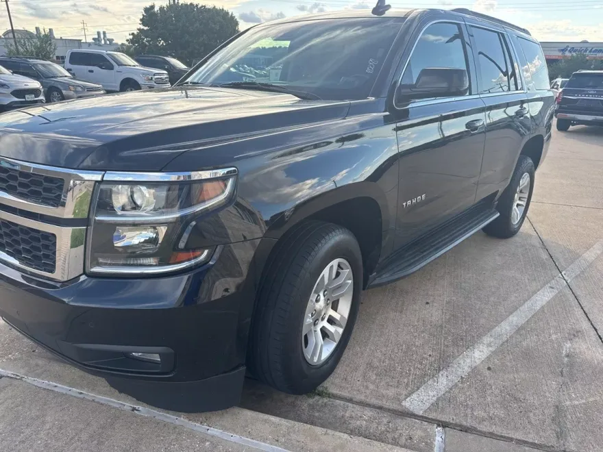 2019 Chevrolet Tahoe LT photo 1