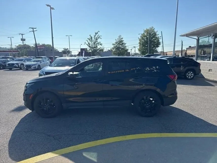 2023 Chevrolet Equinox LS photo 1