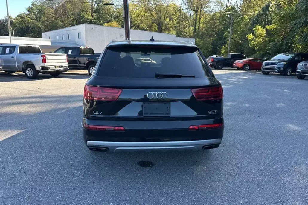 2017 Audi Q7 3.0T Premium Plus photo 1