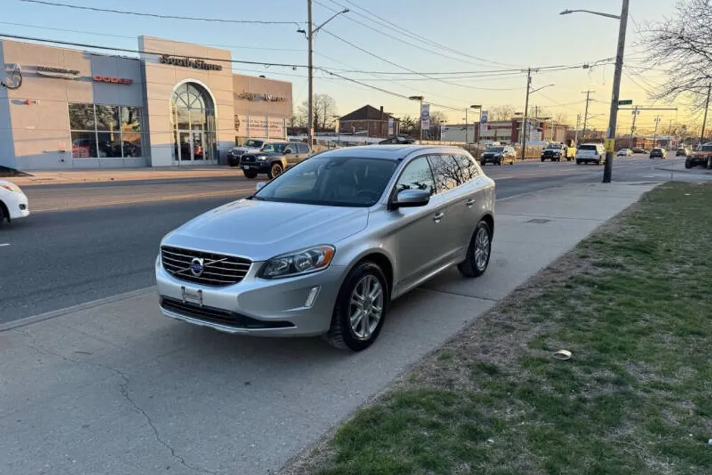 2016 Volvo XC60 T5 Premier photo 1