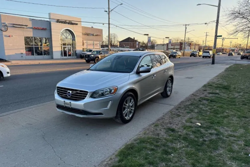2016 Volvo XC60 T5 Premier photo 1