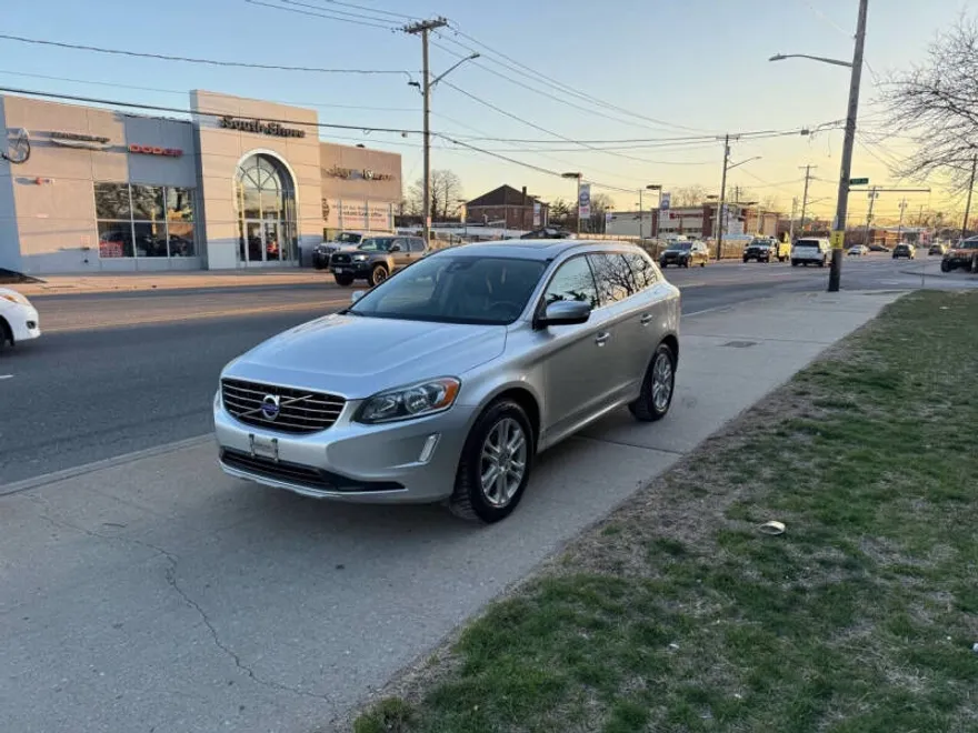 2016 Volvo XC60 T5 Premier photo 1