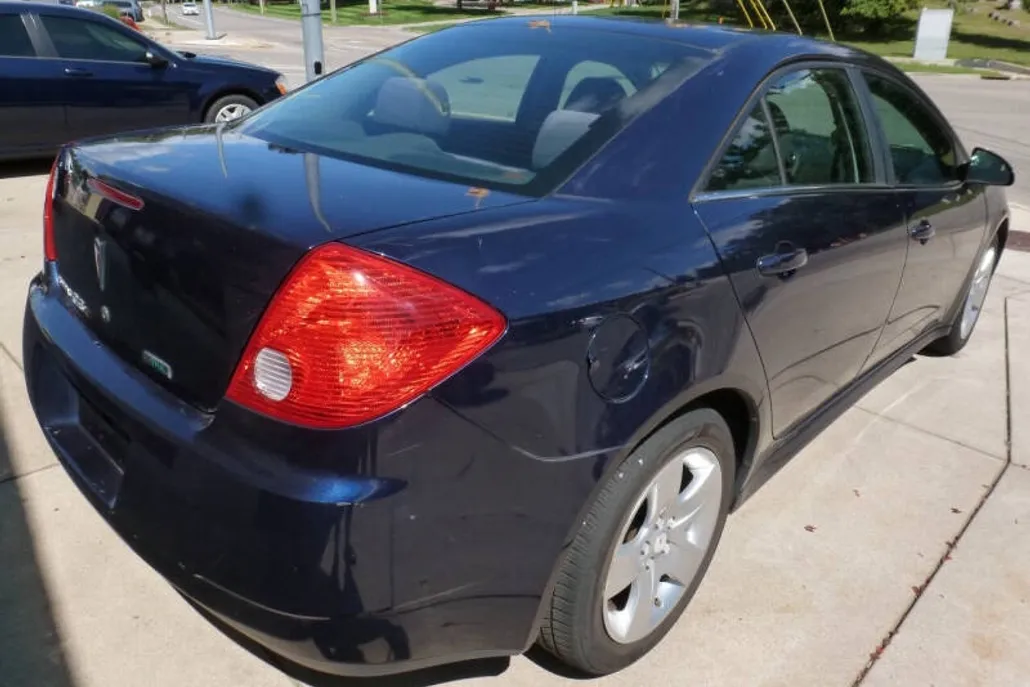 2010 Pontiac G6 Base photo 1