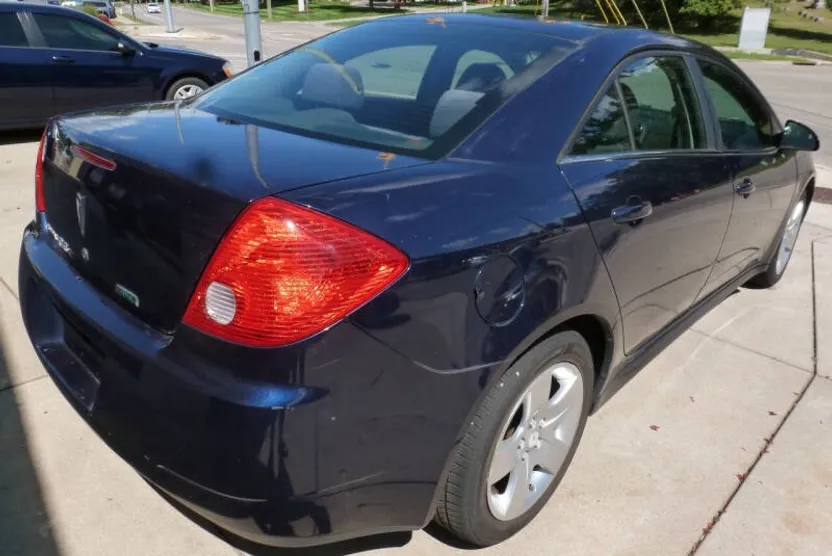 2010 Pontiac G6 Base photo 1