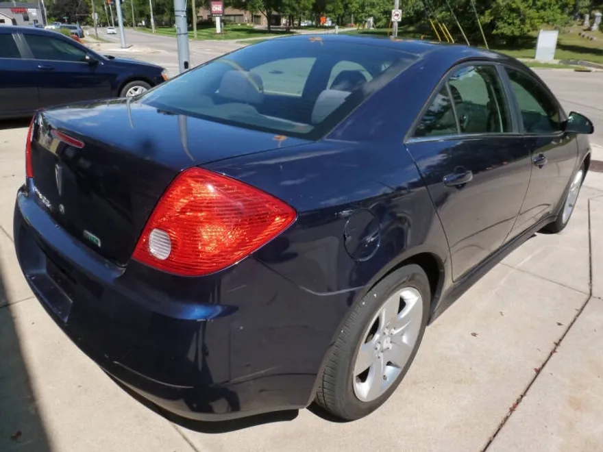 2010 Pontiac G6 Base photo 1