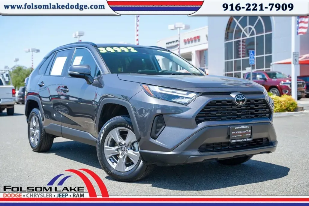 2024 Toyota RAV4 XLE photo 1