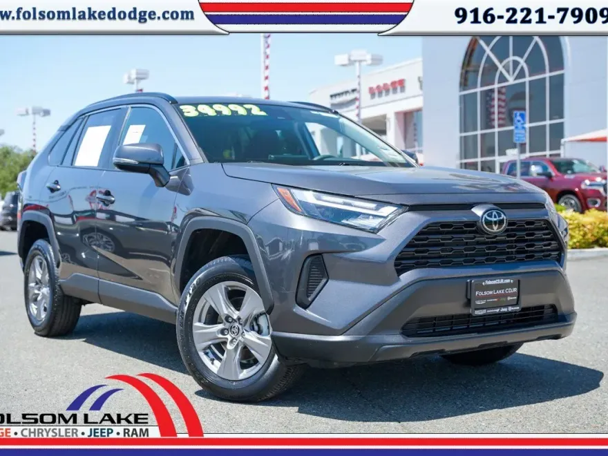 2024 Toyota RAV4 XLE photo 1