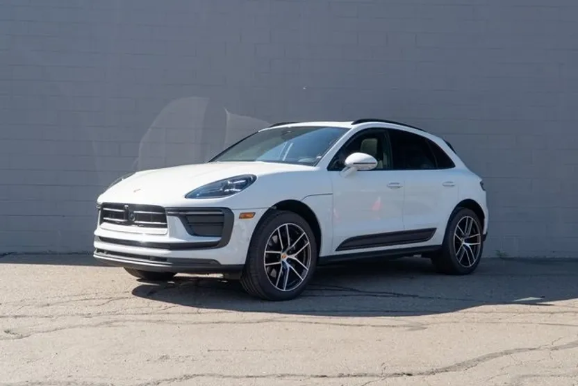2024 Porsche Macan T photo 1
