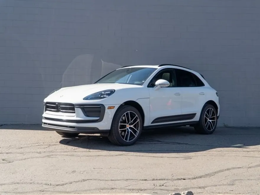 2024 Porsche Macan T photo 1