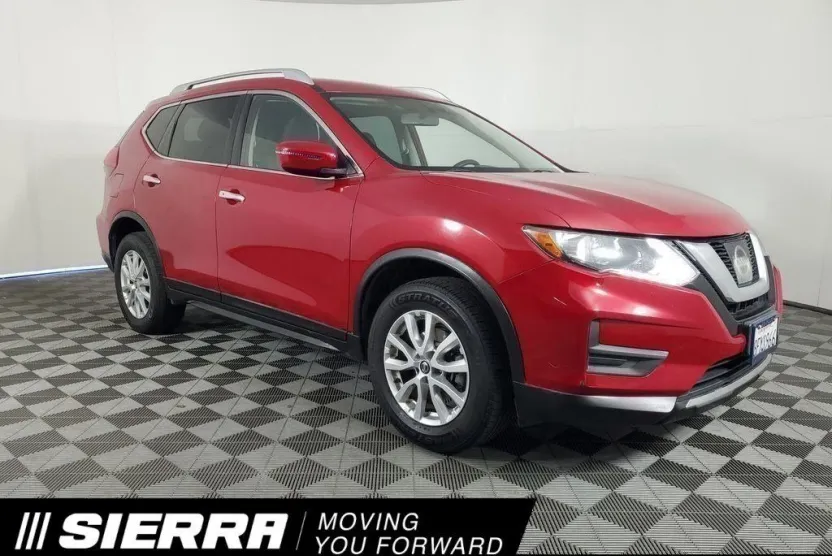 2017 Nissan Rogue SV photo 1