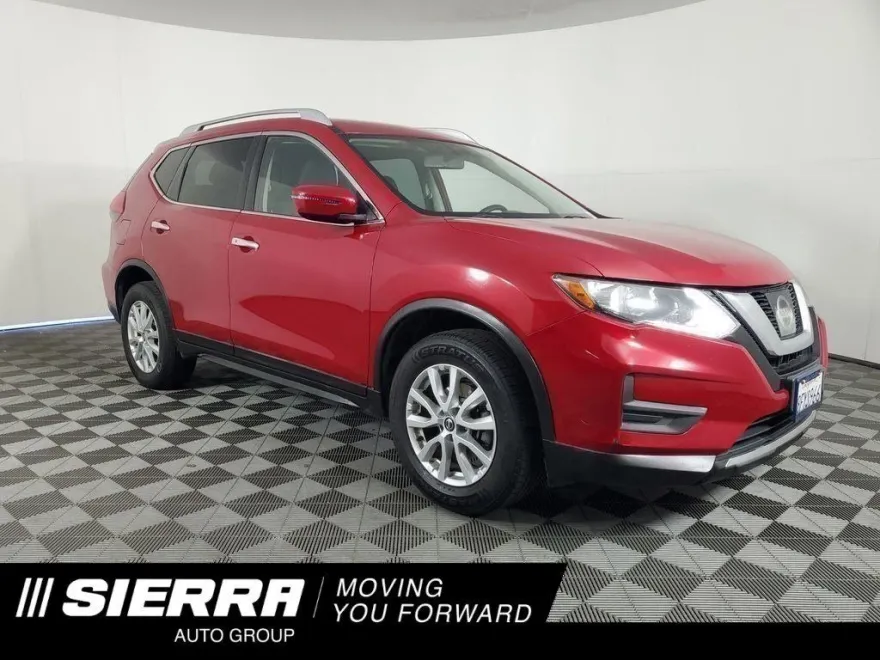 2017 Nissan Rogue SV photo 1