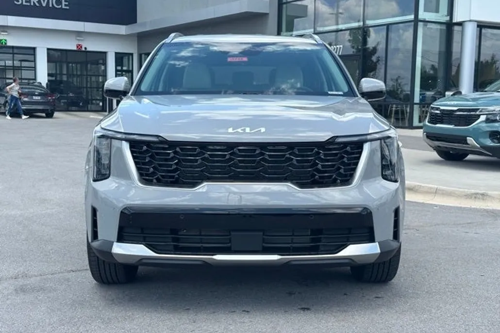 2025 Kia Sorento S photo 1