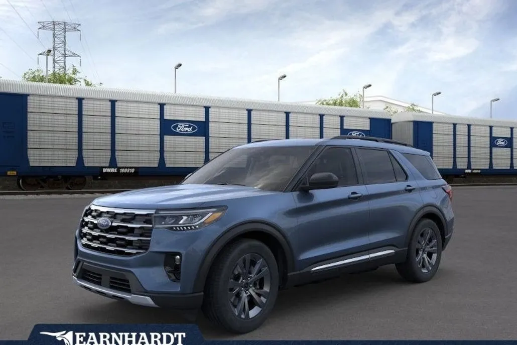 2025 Ford Explorer photo 1