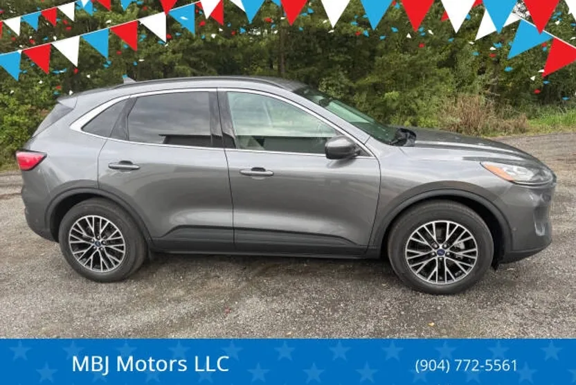 2021 Ford Escape Titanium photo 1