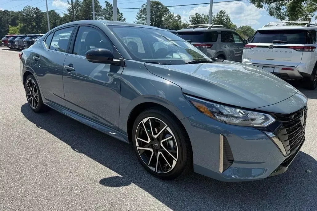 2025 Nissan Sentra SR photo 1