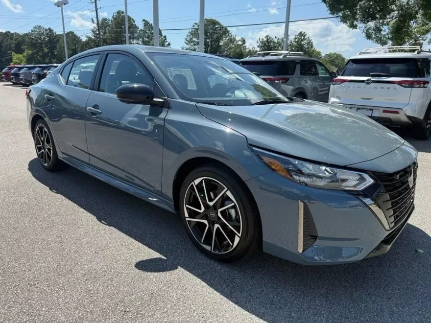 2025 Nissan Sentra SR photo 1