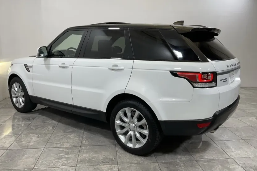 2017 Land Rover Range Rover Sport HSE photo 1