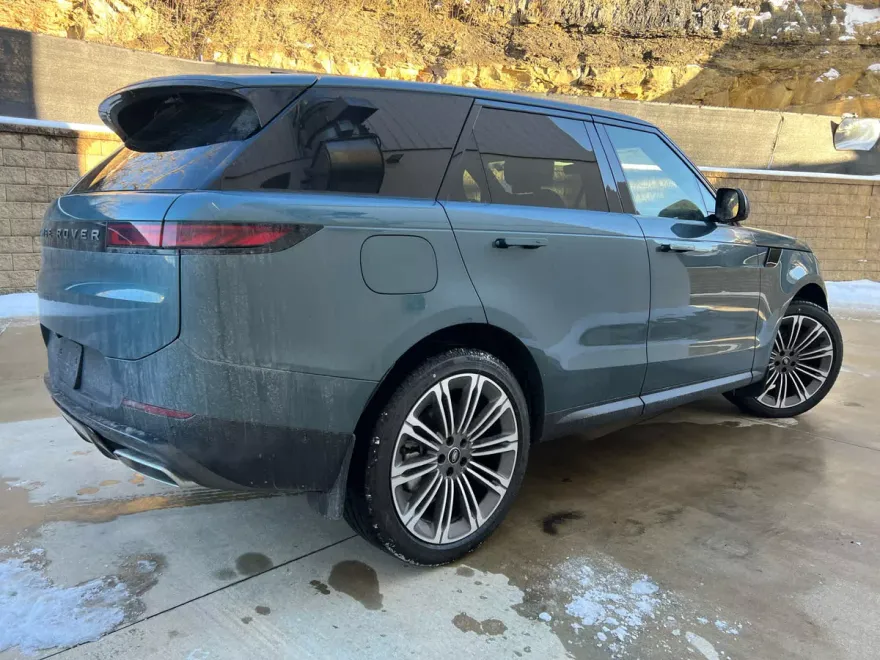2025 Land Rover Range Rover Sport P360 SE photo 1