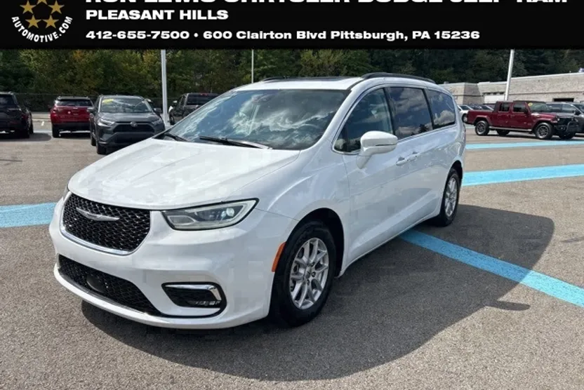 2022 Chrysler Pacifica Touring L photo 1