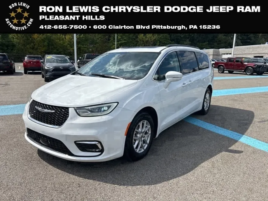 2022 Chrysler Pacifica Touring L photo 1