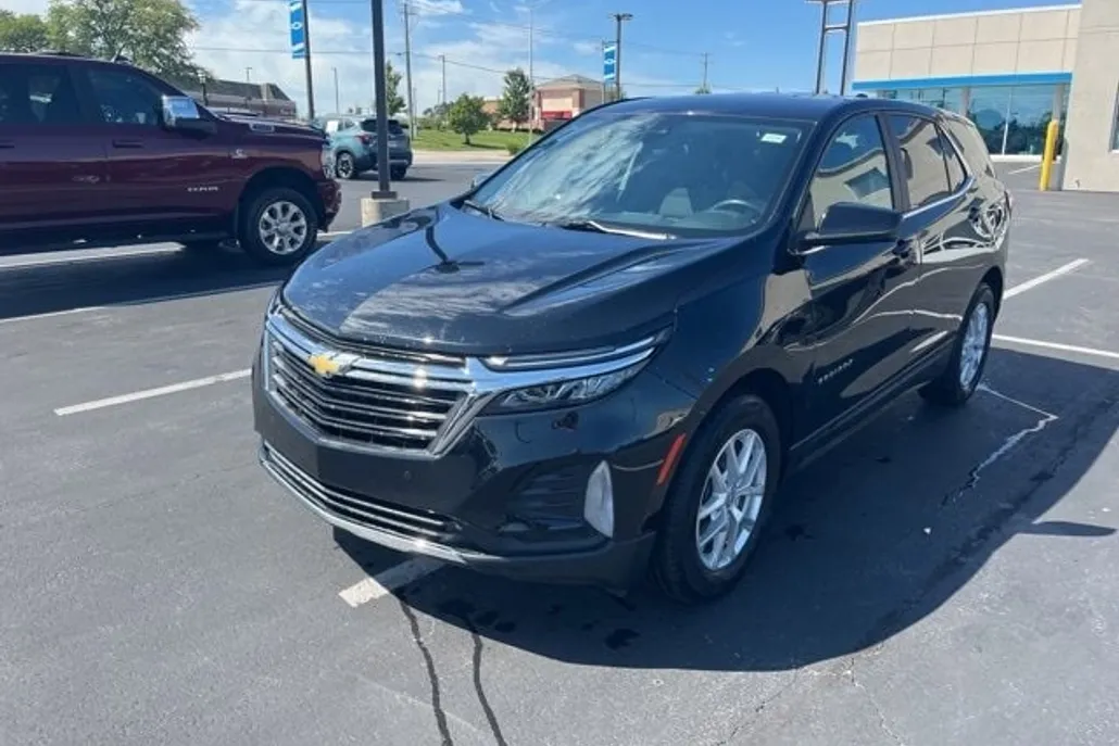 2022 Chevrolet Equinox LT photo 1