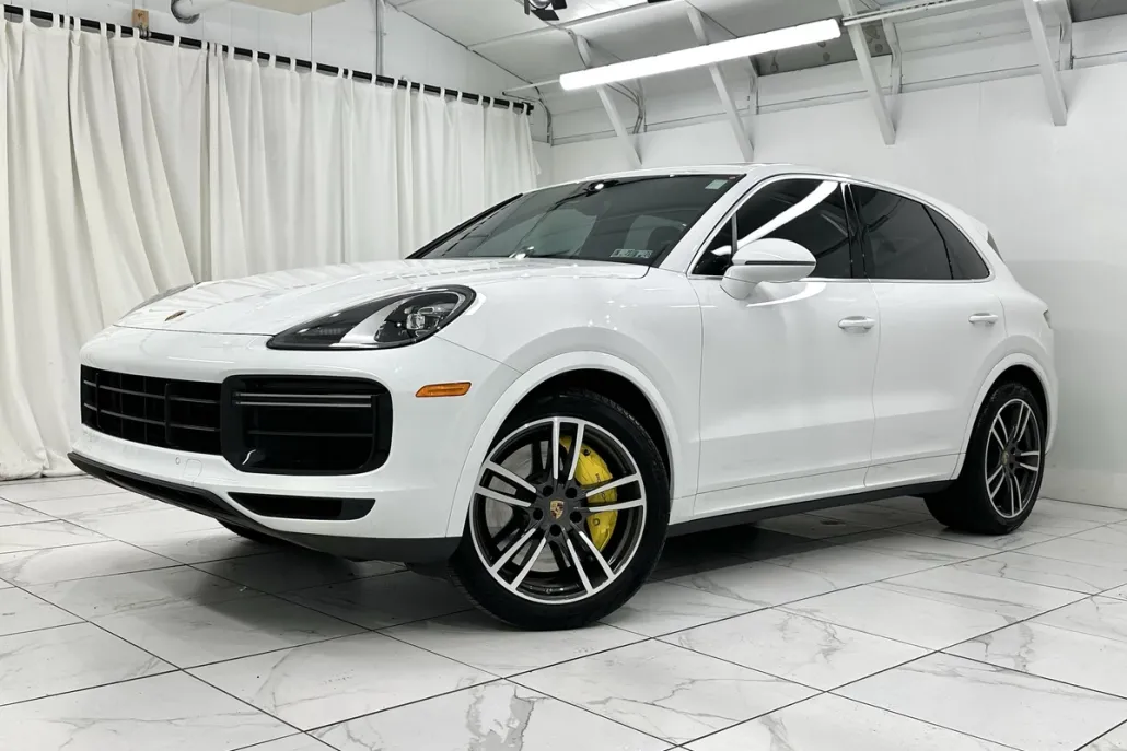 2023 Porsche Cayenne Turbo photo 1