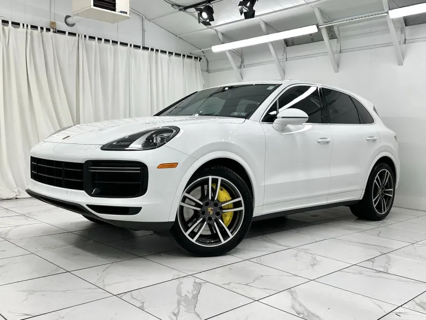 2023 Porsche Cayenne Turbo photo 1