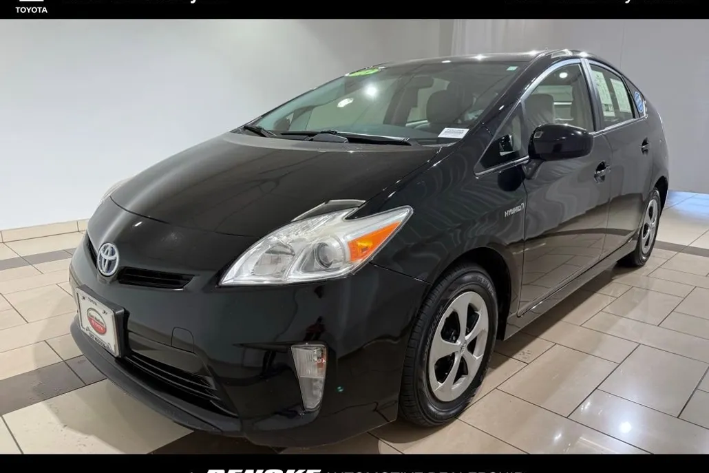 2013 Toyota Prius Three photo 1