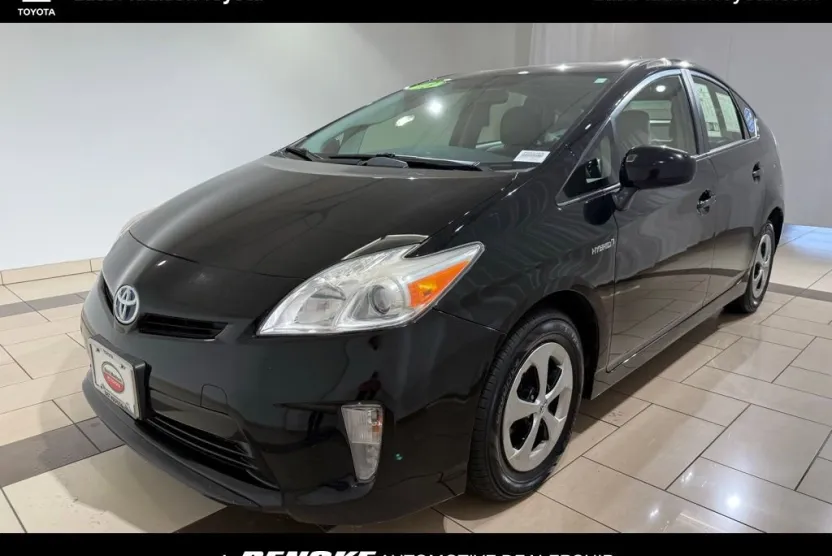 2013 Toyota Prius Three photo 1
