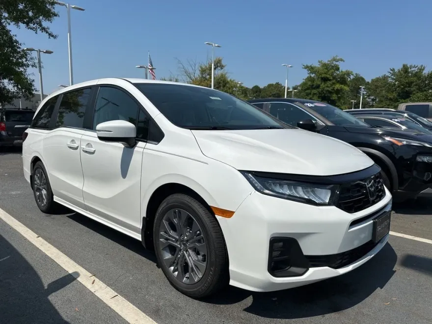 2026 Honda Odyssey Touring photo 1