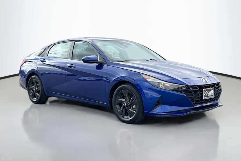 2023 Hyundai Elantra SEL photo 1