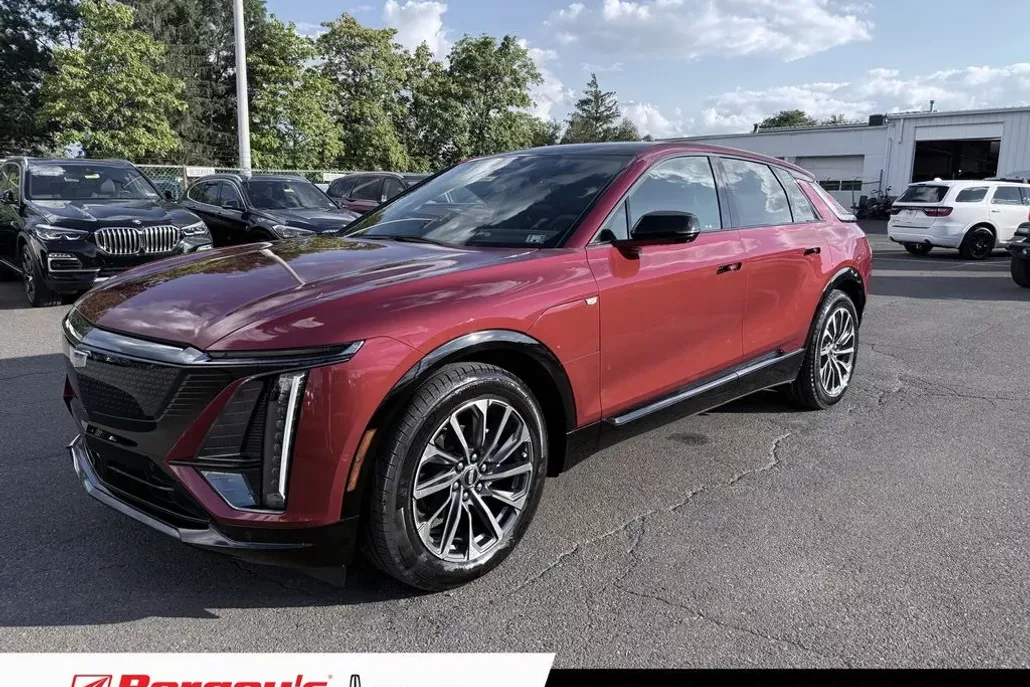 2024 Cadillac Lyriq Sport photo 1
