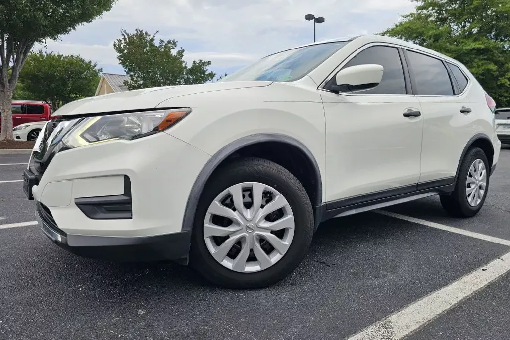 2020 Nissan Rogue S photo 1