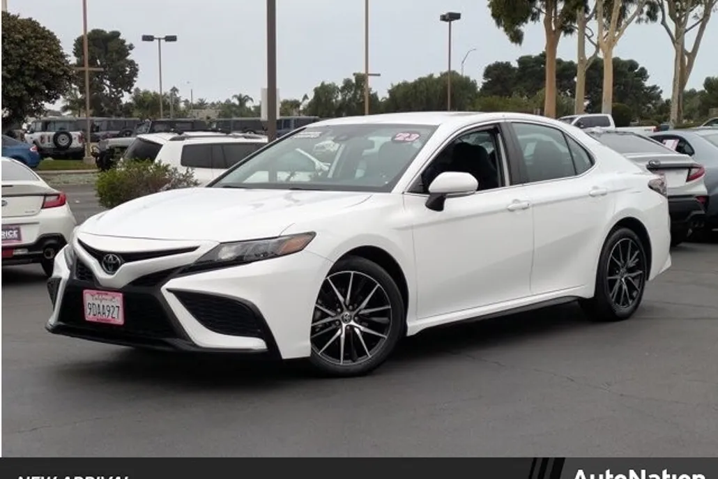 2023 Toyota Camry SE photo 1
