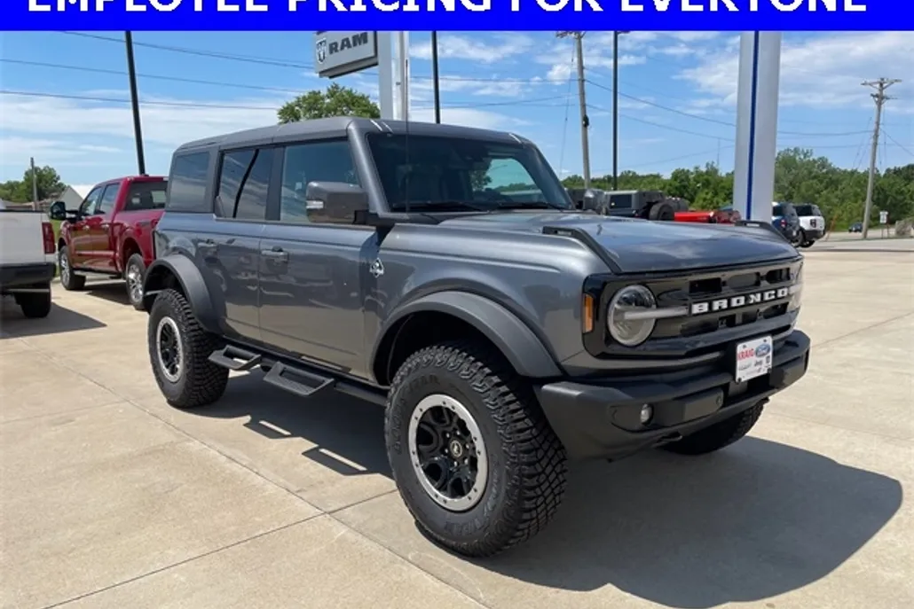 2024 Ford Bronco Outer Banks photo 1
