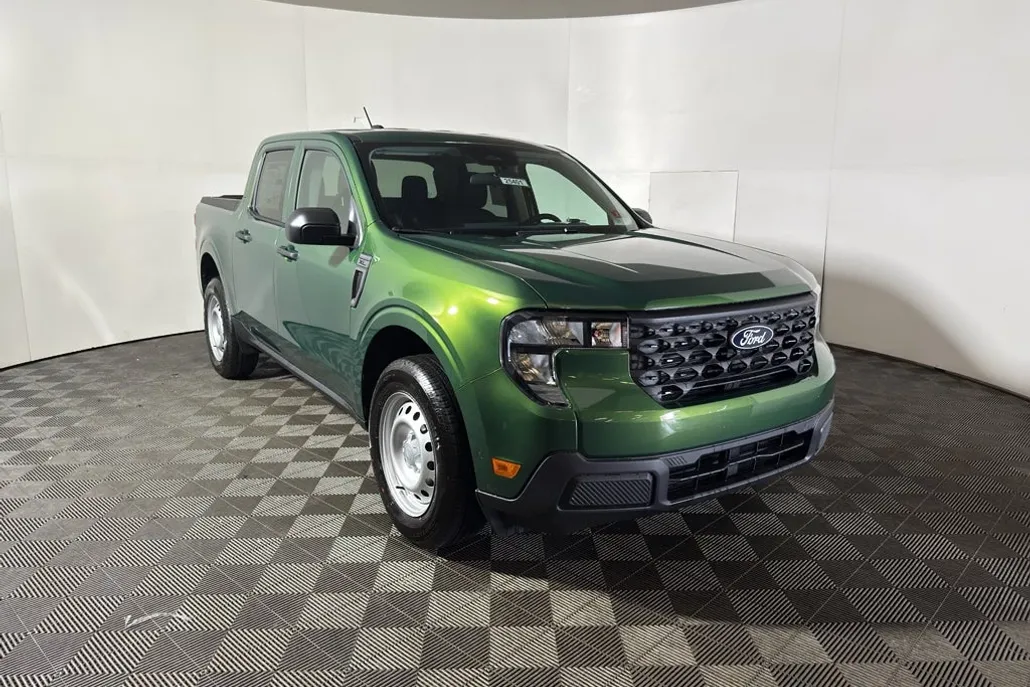 2025 Ford Maverick XL photo 1