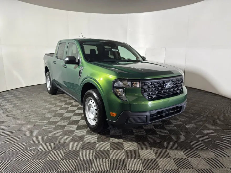 2025 Ford Maverick XL photo 1