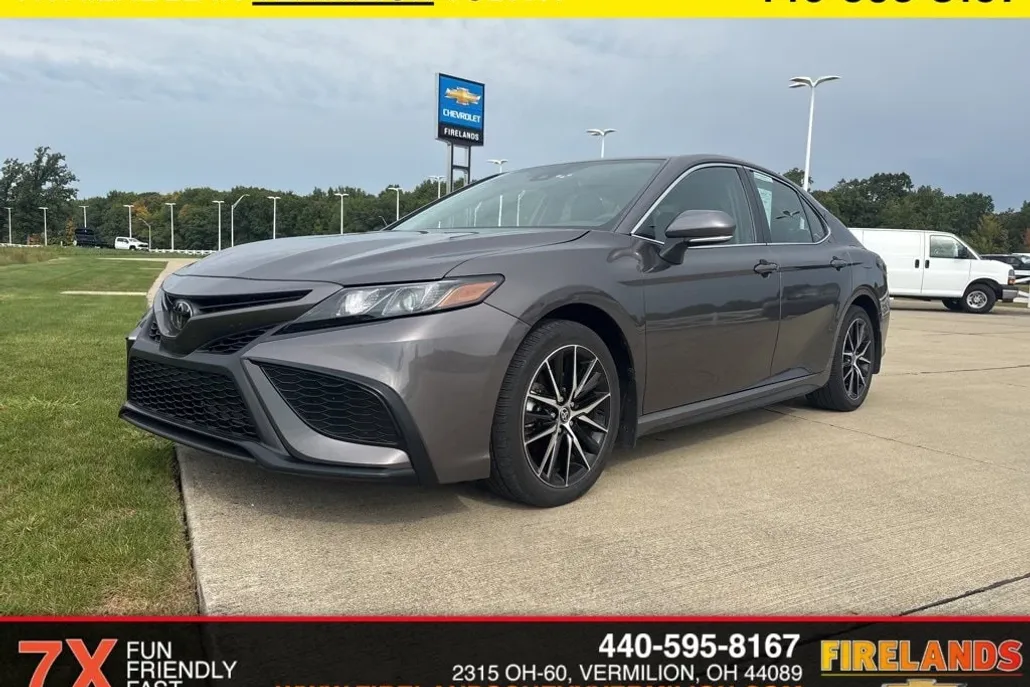 2023 Toyota Camry SE photo 1