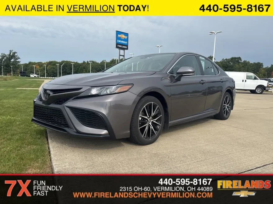 2023 Toyota Camry SE photo 1