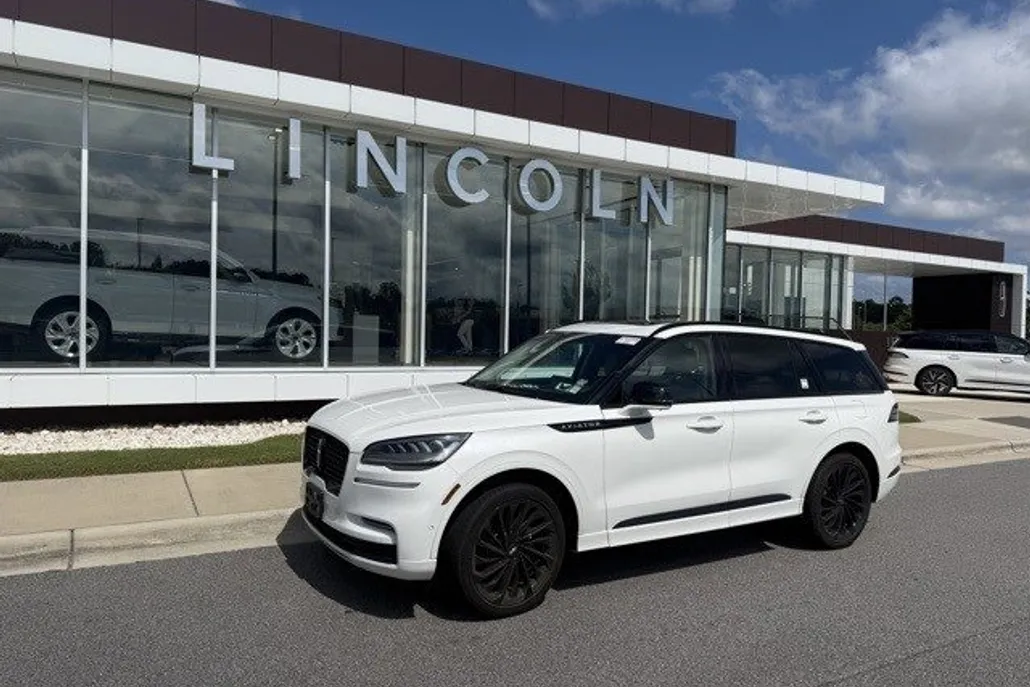 2023 Lincoln Aviator Reserve photo 1