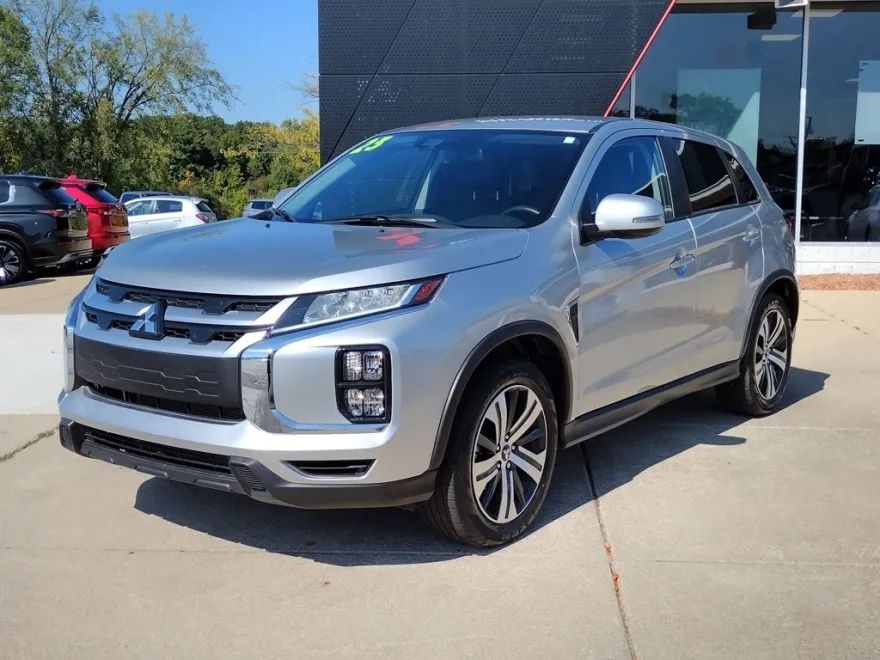 2023 Mitsubishi Outlander Sport SE photo 1