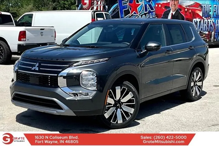 2025 Mitsubishi Outlander SE photo 1