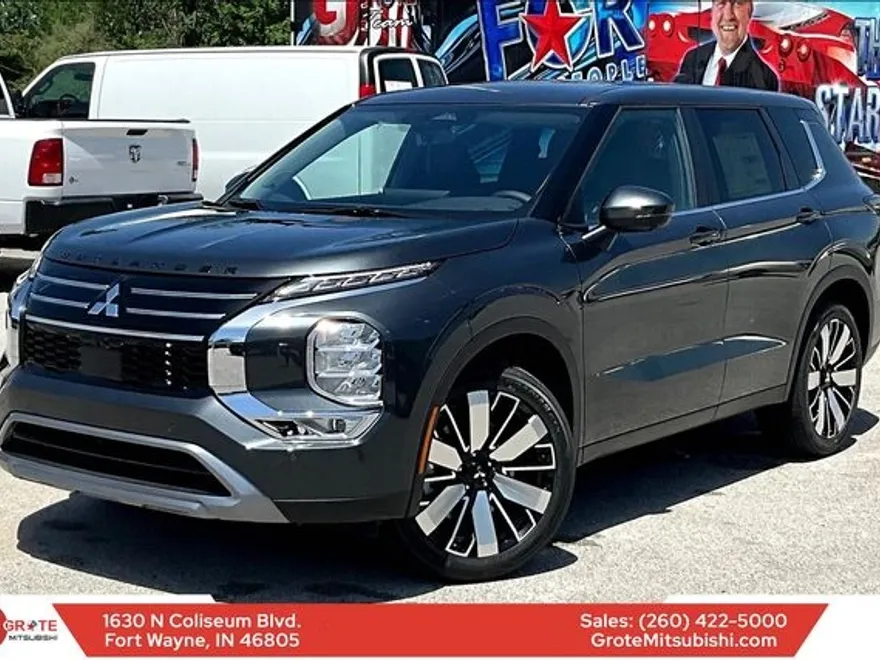 2025 Mitsubishi Outlander SE photo 1